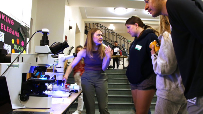 Kelli Cannon, a postdoctoral researcher in Dipon Ghosh's lab, presenting to Brain Bee participants.